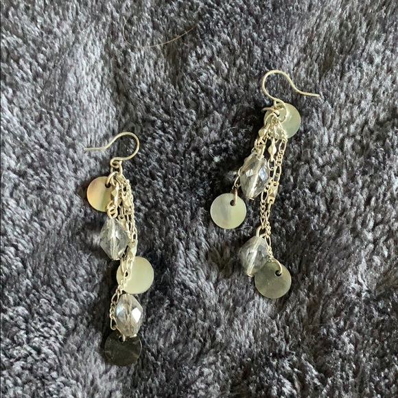 Silver and shell earring and bracelet set - Picture 2 of 5